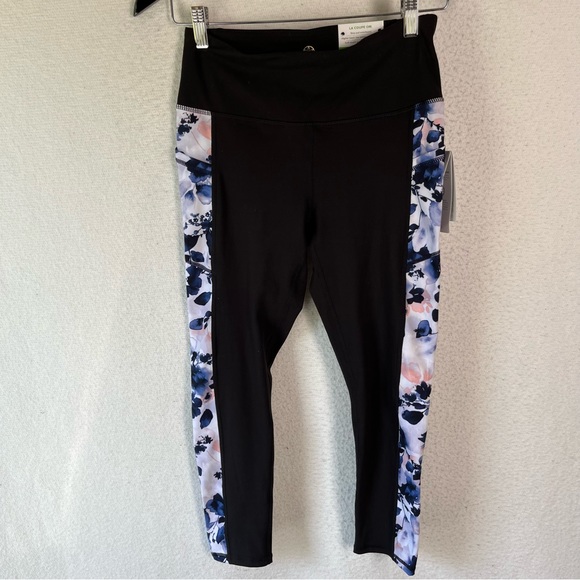 Gaiam The OM Fit Cropped Leggings women’s S in tap shoe black meadow print new - Picture 16 of 16